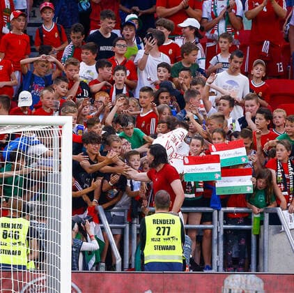 Hungary v England UEFA Nations League Hungary fans celebrate their teams victory with Adam Szalai of Hungary after the UEFA Nations League match between England and Hungary at the Puskas Stadium, Budapest Content Not Available For UK Newspapers Copyright: xPaulxChestertonx FIL-16979-0231 UK Newspapers OUT