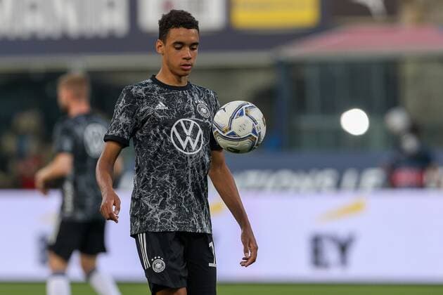Jamal Musiala 14 (Deutschland) beim warm up, Italien vs. Deutschland, UEFA, Nations League, Fussball, 04.06.2022 Bologna Emilia-Romagna Italien