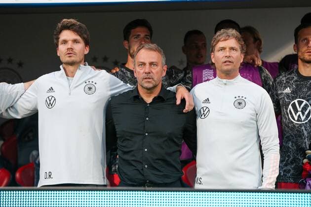 l-r: Co-Trainer Danny Roehl (Deutschland), Bundestrainer Hansi Flick (Deutschland), Co-Trainer Marcus Sorg (Deutschland), Italien vs. Deutschland, UEFA, Nations League, Fussball, 04.06.2022 Bologna Emilia-Romagna Italien
