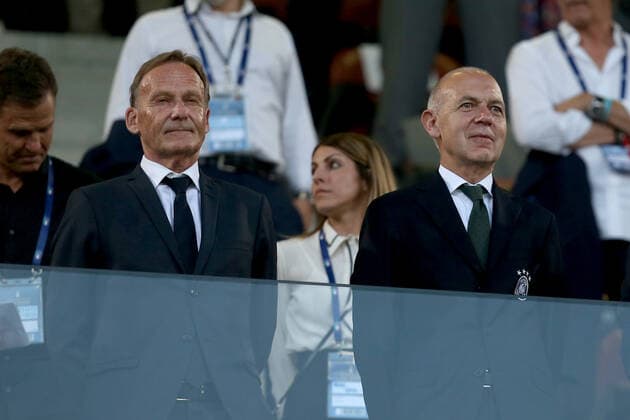 04.06.2022, Bologna, Italien, Renato Dall Ara , Italien vs. Deutschland - UEFA Nations League - League Path A Group 2, Hans-Joachim Watzke und DFB Praesident Bernd Neuendorf Schauen (Foto H. Langer) Bologna Renato Dall Ara Emilia-Romagna Italien