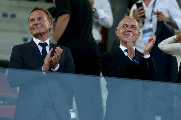 Fußball, Nations League, Italien - Deutschland 04.06.2022, Bologna, Italien, Renato Dall Ara , Italien vs. Deutschland - UEFA Nations League - League Path A Group 2, Hans-Joachim Watzke und DFB Praesident Bernd Neuendorf gestikuliert, gestik (Foto H. Langer) Bologna Renato Dall Ara Emilia-Romagna Italien