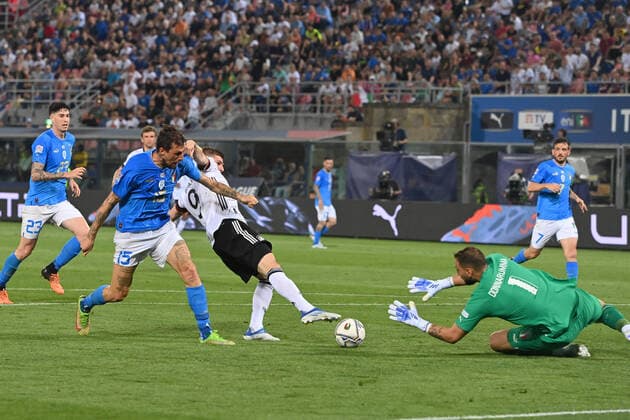 Torchance Timo WERNER (GER), Aktion,Zweikampf gegen Francesco ACERBI (ITA) und Torwart Gianluigi DONNARUMMA (ITA), Strafraumszene. Fussball UEFA Nations League,Gruppenphase 1.Spieltag Italien (ITA) - Deutschland (GER) 1-1, am 04.06.2022, Renato Dall Ara Stadion Bologna