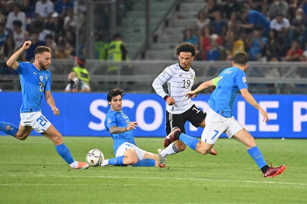 Leroy SANE (GER), Aktion,Zweikampf gegen Sandro TONALI (ITA), Fussball UEFA Nations League,Gruppenphase 1.Spieltag Italien (ITA) - Deutschland (GER) 1-1, am 04.06.2022, Renato Dall Ara Stadion Bologna