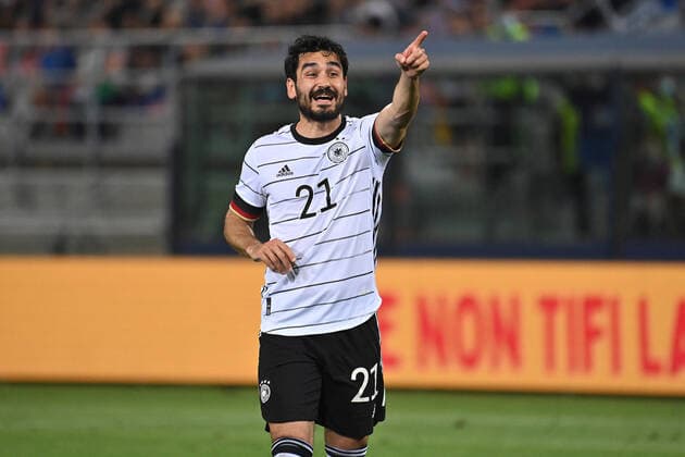 Ilkay GUENDOGAN (GER), Gestik,gibt Anweisungen, Aktion,Einzelbild,angeschnittenes Einzelmotiv,Halbfigur,halbe Figur. Fussball UEFA Nations League,Gruppenphase 1.Spieltag Italien (ITA) - Deutschland (GER) 1-1, am 04.06.2022, Renato Dall Ara Stadion Bologna