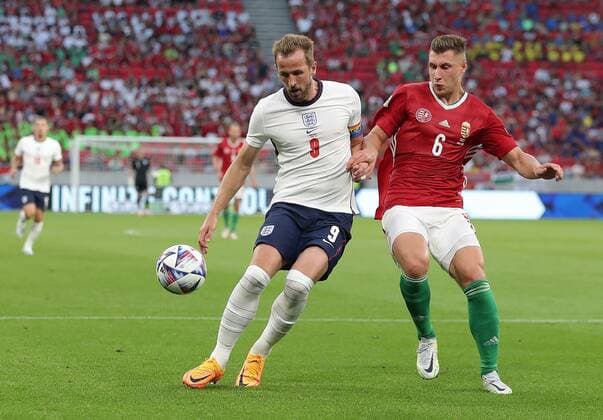 Mandatory Credit: Photo by Michael Zemanek Shutterstock (12965167dl) Harry Kane of England battles with Willi Orban of Hungary Hungary v England, UEFA Nations League, Group C, International Football, Puskas Arena Park, Budapest, Hungary - 04 Jun 2022 Hungary v England, UEFA Nations League, Group C, International Football, Puskas Arena Park, Budapest, Hungary - 04 Jun 2022 Copyright: xMichaelxZemanek Shutterstockx 12965167dl