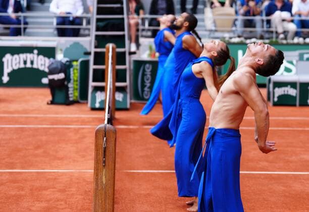 Sport Themen der Woche KW22 Sport Bilder des Tages Mandatory Credit: Photo by Javier Garcia Shutterstock (12960014by) Contemporary dancers on court before the Women s Final French Open Tennis, Day 14, Roland Garros, Paris, France - 04 Jun 2022 French Open Tennis, Day 14, Roland Garros, Paris, France - 04 Jun 2022  Copyright: xJavierxGarcia Shutterstockx 12960014by