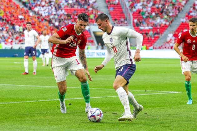 Hungary v England UEFA Nations League 04 06 2022. Mason Mount (11) of England battles with Dominik Szoboszlai (10) of Hungary during the UEFA Nations League match between Hungary and England at Puskas Arena Park, Budapest, Hungary on 4 June 2022. Editorial use only , Copyright: xNigelxKeenex PSI-15373-0063