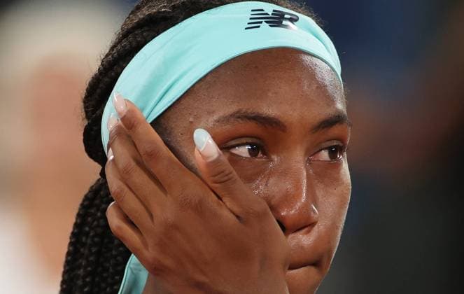 (220605) -- PARIS, June 5, 2022 -- Coco Gauff reacts during the women s singles final between Iga Swiatek of Poland and Coco Gauff of the United States at the French Open tennis tournament at Roland Garros in Paris, France, June 4, 2022. ) (SP)FRANCE-PARIS-TENNIS-ROLAND GARROS-FRENCH OPEN-WOMEN S SINGLES-FINAL GaoxJing 