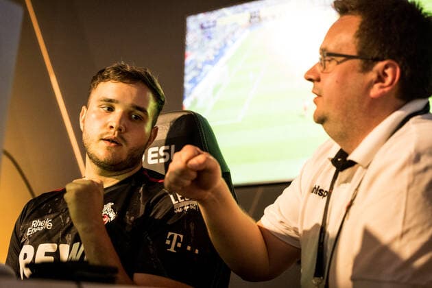 VBL Grand Final by bevestor; 05.06.2022 Tim TheStrxngeR Katnawatos (1. FC Koeln) bejubelt den Sieg und Einzug ins Viertelfinale Virtual Bundesliga Grand Final by bevestor, Koeln, XPOST