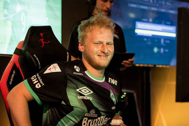 VBL Grand Final by bevestor; 05.06.2022 Michael MegaBit98 Bittner (Werder Bremen) laechelt nach dem Einzug ins Viertelfinale Virtual Bundesliga Grand Final by bevestor, Koeln, XPOST