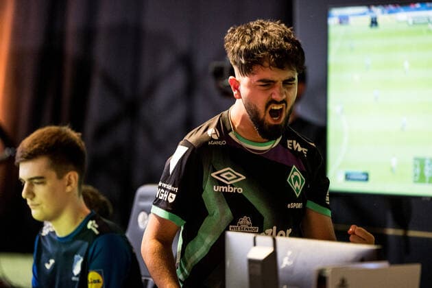 Sport Bilder des Tages VBL Grand Final by bevestor; 05.06.2022 Ali PredatorFIFA Oskoui Rad (Werder Bremen) jubelt Virtual Bundesliga Grand Final by bevestor, Koeln, XPOST