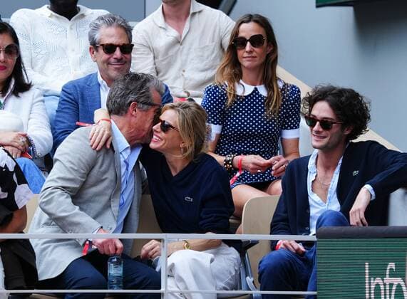 Mandatory Credit: Photo by Javier Garcia Shutterstock (12960016bc) Hugh Grant, wife Anna Elisabet Eberstein, Siena Miller and Oli Green in attendance - Grant arrives and kisses Miller French Open Tennis, Day 15, Roland Garros, Paris, France - 05 Jun 2022 French Open Tennis, Day 15, Roland Garros, Paris, France - 05 Jun 2022 Copyright: xJavierxGarcia Shutterstockx 12960016bc