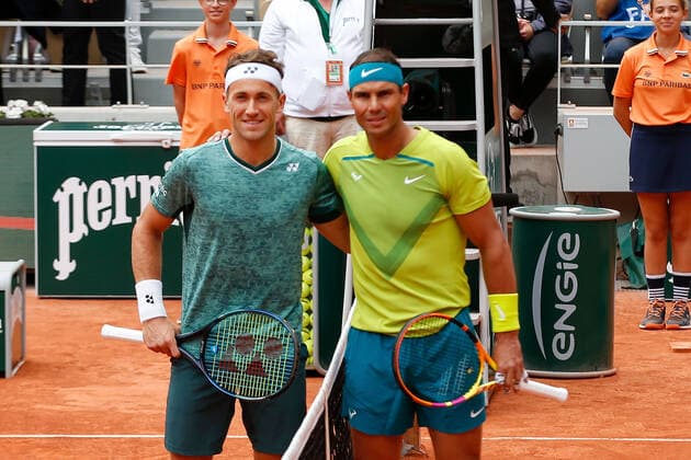 05.06.2022, Tennis, French Open 2022 Roland-Garros, FRA, Paris, Roland Garros Finale Herren Einzel Rafael Nadal (ESP) - Casper Ruud (NOR) Bild: v. li. Casper Ruud (NOR) und Rafael Nadal (ESP) vorm Spiel Copyright: HMBxMedia AntonioxBorga