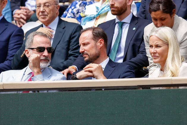 05.06.2022, Tennis, French Open 2022 Roland-Garros, FRA, Paris, Roland Garros Finale Herren Einzel Rafael Nadal (ESP) - Casper Ruud (NOR) Bild: v. li. Felipe VI. König von Spanien, Prinz Haakon mit Ehefrau Mette-Marit Copyright: HMBxMedia AntonioxBorga