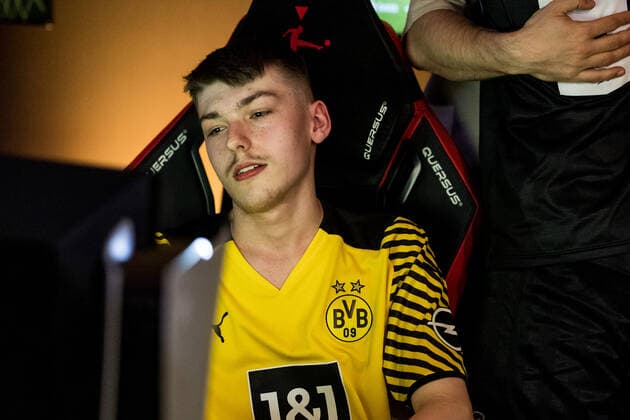 VBL Grand Final by bevestor; 05.06.2022 Fabiano VBL-Epixal7 Loos (Borussia Dortmund) frustriert Virtual Bundesliga Grand Final by bevestor, Koeln, XPOST