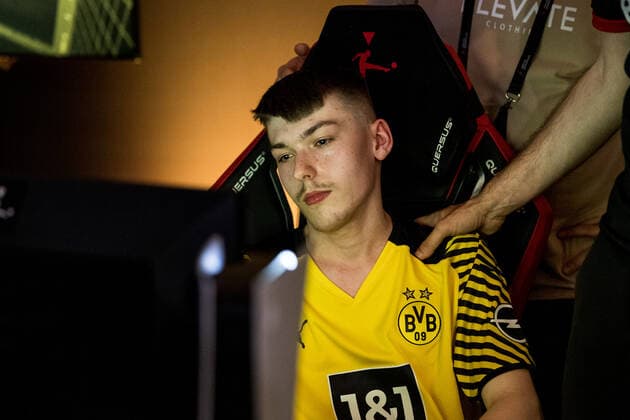 VBL Grand Final by bevestor; 05.06.2022 Fabiano VBL-Epixal7 Loos (Borussia Dortmund) frustriert Virtual Bundesliga Grand Final by bevestor, Koeln, XPOST