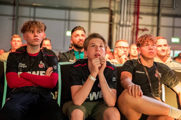 VBL Grand Final by bevestor; 05.06.2022 Die Fans in Koeln fiebern mit. Virtual Bundesliga Grand Final by bevestor, Koeln, XPOST