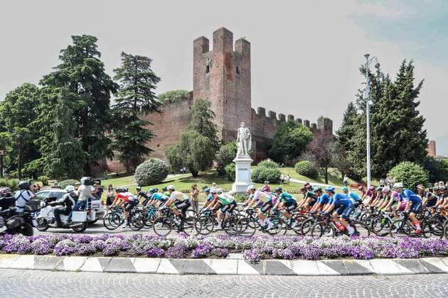 Sport Themen der Woche KW22 Sport Bilder des Tages Radsport, Adriatica Ionica Race, 2. Etappe The group at the departure of Castelfranco Veneto during the second stage during Adriatica Ionica Race - Tappa 2 Castelfranco Veneto Monte Grappa, Street Cycling in Monte Grappa, Italy, June 05 2022  Copyright: xLucaxTedeschix xipa-agency.netx xx 0