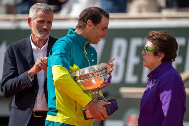 Roland Garros 2022 PARIS, IF - 05.06.2022: ROLAND GARROS 2022 - Rafael Nadal receives the Roland Garros cup from Billie Jean King after winning the tennis match against Casper Ruud 3-0 (6-3 6-3 6-0) valid for the final of the 2022 Roland Garros men& 39;s tournament held in Paris, France . (Photo: Richard Callis Fotoarena) x2216653x  RichardxCallis