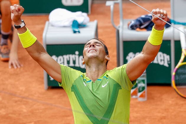 05.06.2022, Tennis, French Open 2022 Roland-Garros, FRA, Paris, Roland Garros Finale Herren Einzel Rafael Nadal (ESP) - Casper Ruud (NOR) Bild: v. li. Rafael Nadal (ESP) jubeln jubelt nach Spielende, Siegerpose Copyright: HMBxMedia AntonioxBorga