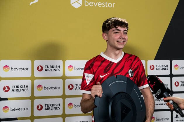 VBL Grand Final by bevestor; 05.06.2022 Dylan DullenMIKE Neuhausen (SC Freiburg NEO) im Interview nach dem Finale Virtual Bundesliga Grand Final by bevestor, Koeln, XPOST