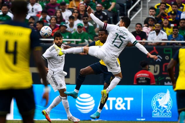 Mexico s defender Hector Moreno (15) and Ecuador s forward Michael Estrada (11) during the friendly soccer match between Mexico and Ecuador, at Soldier Field, Chicago, Illinois (US), 05 June 2022. Freindly match: Mexico vs Ecuador !ACHTUNG: NUR REDAKTIONELLE NUTZUNG!  Copyright: xMattxMartonx AME4864 20220606-af6daf6fc6cf5050341ed4f1eee7f6344316530a