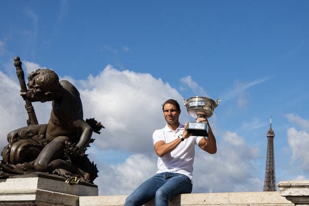 Rafael Nadal On Alexandre III Bridge With FR-Open Trophy Rafael Nadal of Spain poses with his trophy on the Alexandre III bridge in front of the Eiffel Tower a day after winning his 14th the French Open tennis title tournament, Roland Garros. PARIS France  Copyright: xIbrahimxEzzatx originalFilename:ezzat-notitle220606_npoP8.jpg