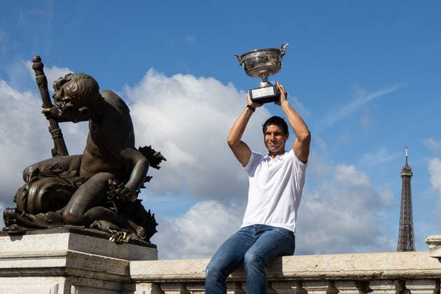 Rafael Nadal On Alexandre III Bridge With FR-Open Trophy Rafael Nadal of Spain poses with his trophy on the Alexandre III bridge in front of the Eiffel Tower a day after winning his 14th the French Open tennis title tournament, Roland Garros. PARIS France  Copyright: xIbrahimxEzzatx originalFilename:ezzat-notitle220606_npZ9z.jpg