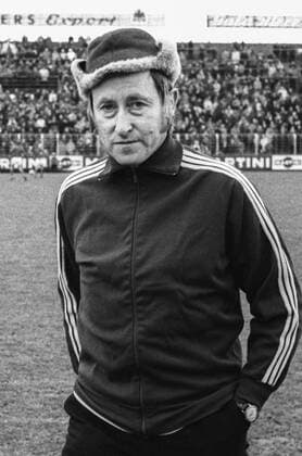 Aus 1 BL . Saison 1970 71 Eintracht Braunschweig - Kickers Offenbach 3:0 am 13.02.1971. Im Foto: Kickers Trainer Rudi Gutendorf *** From 1 BL season 1970 71 Eintracht Braunschweig Kickers Offenbach 3 0 on 13 02 1971 In photo Kickers coach Rudi Gutendorf