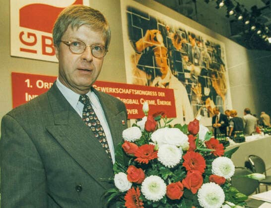Hubertus Schmoldt erster Vors. der neuen IG BCE. Hier nach seiner Wahl am 07.10.1997 in Hannover. *** Hubertus Schmoldt first chairman of the new IG BCE Here after his election on 07 10 1997 in Hanover