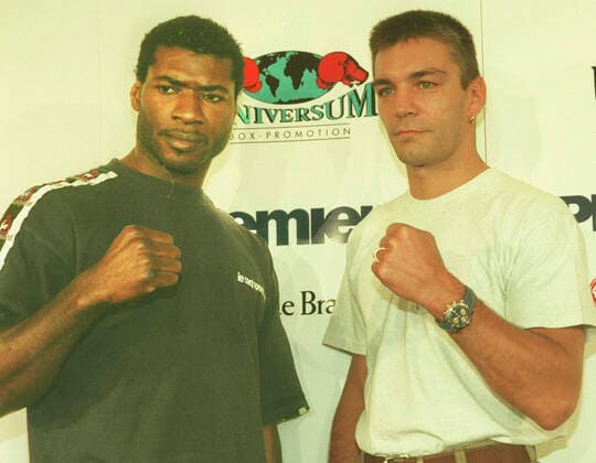 WBO-WM im Cruisergewicht in Hannover zwischen Carl Thompson Manchester genannt The Cat und Ralf Rocchigiani genannt Rocky Ralf am 29.09.1997. in Hannover *** WBO Cruiserweight World Championship in Hannover between Carl Thompson Manchester called The Cat and Ralf Rocchigiani called Rocky Ralf on 29 09 1997 in Hannover