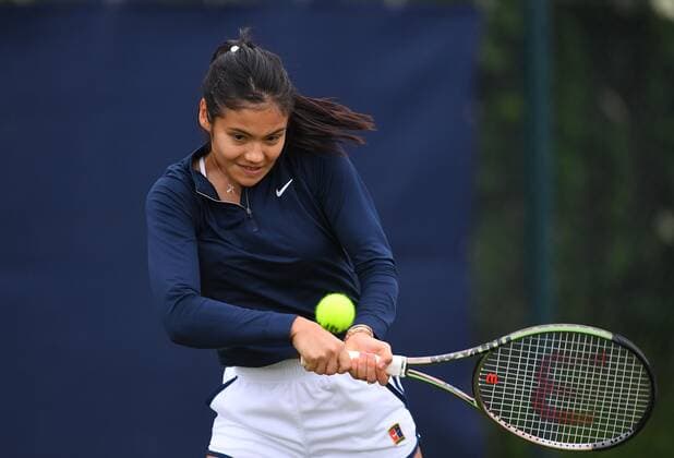 Mandatory Credit: Photo by Anna Gowthorpe Shutterstock (12968518y) Emma Raducanu of Great Britain on the practice court before her first round match Rothesay Open, Tennis, Nottingham Tennis Centre, Nottingham, UK - 06 Jun 2022 Rothesay Open, Tennis, Nottingham Tennis Centre, Nottingham, UK - 06 Jun 2022  Copyright: xAnnaxGowthorpe Shutterstockx 12968518y