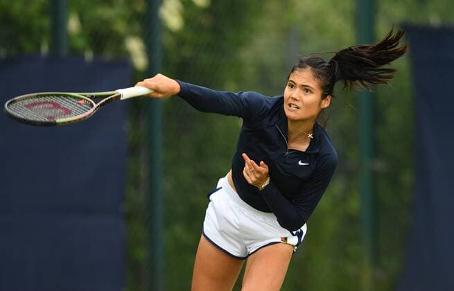 Mandatory Credit: Photo by Anna Gowthorpe Shutterstock (12968518ab) Emma Raducanu of Great Britain on the practice court before her first round match Rothesay Open, Tennis, Nottingham Tennis Centre, Nottingham, UK - 06 Jun 2022 Rothesay Open, Tennis, Nottingham Tennis Centre, Nottingham, UK - 06 Jun 2022  Copyright: xAnnaxGowthorpe Shutterstockx 12968518ab