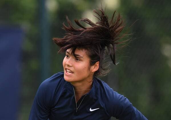 Mandatory Credit: Photo by Anna Gowthorpe Shutterstock (12968518al) Emma Raducanu of Great Britain on the practice court before her first round match Rothesay Open, Tennis, Nottingham Tennis Centre, Nottingham, UK - 06 Jun 2022 Rothesay Open, Tennis, Nottingham Tennis Centre, Nottingham, UK - 06 Jun 2022  Copyright: xAnnaxGowthorpe Shutterstockx 12968518al