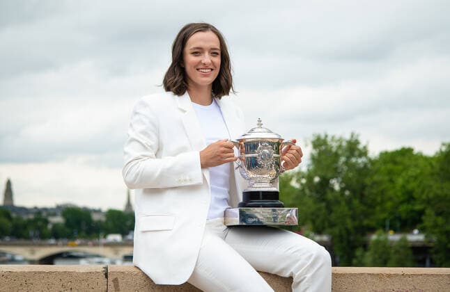June 5, 2022, PARIS, FRANCE: Iga Swiatek of Poland during the champions trophy shoot after winning the final of the 2022 Roland Garros Grand Slam tennis tournament PARIS FRANCE - ZUMAa181 20220605_zaa_a181_155 Copyright: xRobxPrangex