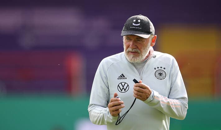 03.06.2022, Fussball, U21, U 21 Länderspiel, EM Qualifikation, Gruppenphase, 10. Spieltag, Deutschland - Ungarn, im Stadion an der Bremer Brücke Osnabrück. Co-Trainer Hermann Gerland (Deutschland)
