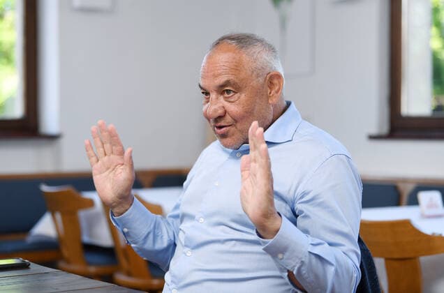 Fussball 1. Bundesliga Saison 2021 2022 30.05.2022 Trainer Felix Magath *** Football 1 Bundesliga season 2021 2022 30 05 2022 coach Felix Magath