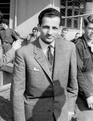 Weltmeisterschaften der Springreiter in Aachen 06.07.1956. Hans-Günter Winkler (Deut.) als Zuschauer. *** World Championships of Show Jumping in Aachen 06 07 1956 Hans Günter Winkler Deut as a spectator HM