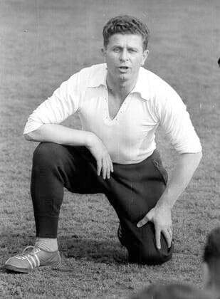 Fußball-Bundesliga Saison 1959 60. Training FC Schalke 04 mit Trainer Georg Gawliczek (unser Bild) Aufn. 02.05.1960. Nur fuer journalistische Zwecke! Only for editorial use! *** Soccer Bundesliga season 1959 60 Training FC Schalke 04 with coach Georg Gawliczek our picture Aufn 02 05 1960 Only for journalistic use Only for editorial use HM