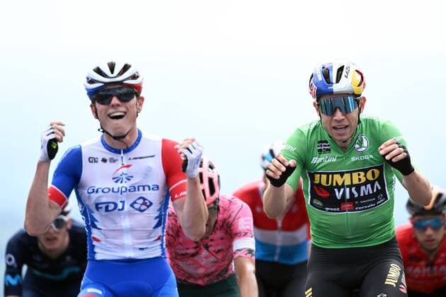 Sport Themen der Woche KW23 Sport Bilder des Tages CHASTREIX-SANCY, FRANCE - JUNE 07 : Gaudu David (FRA) of Groupama - FDJ sprints to victory over Van Aert Wout (BEL) of Team Jumbo-Visma during stage 3 of the 74th edition of the 2022 Criterium du Dauphine Libere cycling race, a stage of 169 kms with start in Saint-Paulien and finish in Chastreix-Sancy on June 7, 2022 in Chastreix-Sancy, France, 7 06 2022 ( Motordriver Kenny Verfaillie - Criterium du Dauphine 2022 - 7 06 2022 PhotoNews Panoramic 