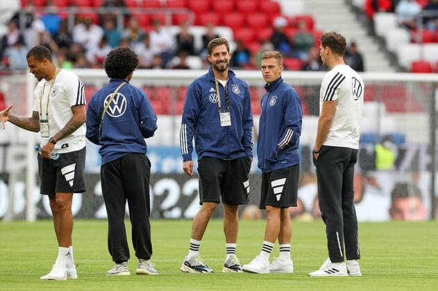 Platzbegehung, Serge Gnabry 10 (Deutschland), Kevin Trapp 12 (Deutschland), Joshua Kimmich 6 (Deutschland), Leon Goretzka 8 (Deutschland), Deutschland vs. England, UEFA, Nations League, Fussball, 07.06.2022 Muenchen Bayern Deutschland