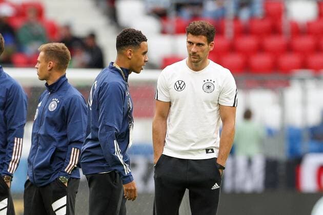 Platzbegehung, Jamal Musiala 14 (Deutschland), Leon Goretzka 8 (Deutschland), Deutschland vs. England, UEFA, Nations League, Fussball, 07.06.2022 Muenchen Bayern Deutschland