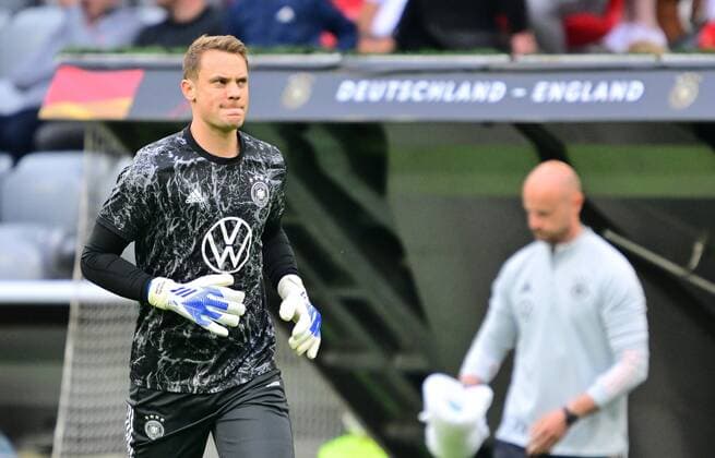 07.06.2022 - UEFA Nations League - Länderspiel: Deutschland Germany gg England United Kingdom - - Manuel Neuer ( 1, Deutschland ) beim Aufwärmen warm-up