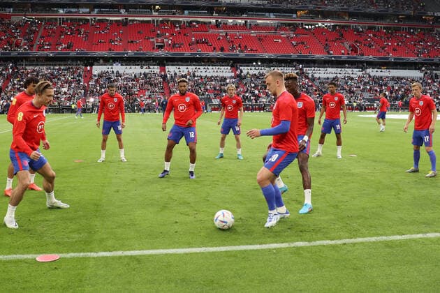 England macht sich warm - Muenchen 07.06.2022: Deutschland vs. England, Allianz Arena, Nations League A 2. Spieltag