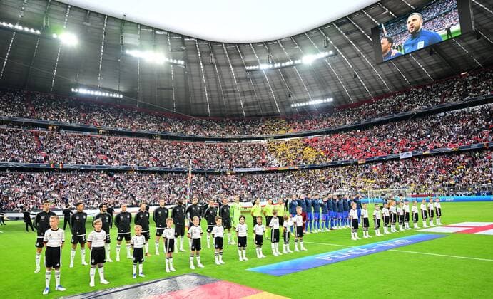 07.06.2022 - UEFA Nations League - Länderspiel: Deutschland Germany gg England United Kingdom - - Mannschaften bei Nationalhymnen vor Spielbeginn