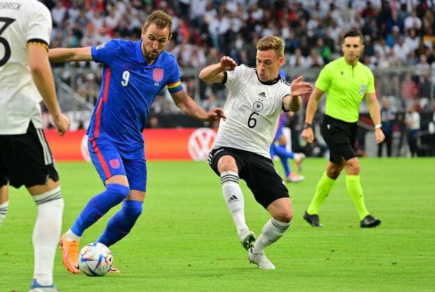 07.06.2022 - UEFA Nations League - Länderspiel: Deutschland Germany gg England United Kingdom - - Harry Kane (9, England, links ) Joshua Kimmich (6, Deutschland )