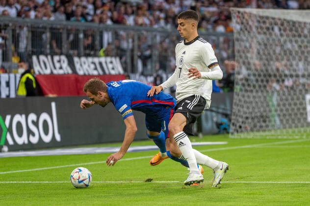 Harry Kane (ENG) und Kai Haverts (GER). Deutschland, Muenchen, 07.06.2022, Nationalmannschaft, UEFA Nations League Division A, Gruppe 3: Deutschland vs England, Saison 2022 2023, 2. Spieltag, Allianz Arena Foto: A2 Bildagentur Peter Hartenfelser