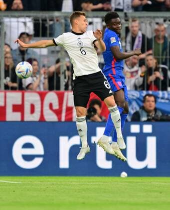 07.06.2022 - UEFA Nations League - Länderspiel: Deutschland Germany gg England United Kingdom - - Joshua Kimmich (6, Deutschland ) Trent Alexander-Arnold (7, England )