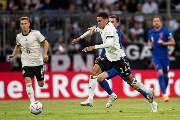 UEFA Nations League, Deutschland - England; 07.06.2022 Jamal Musiala (Deutschland, 14), Mason Mount (England, 11) UEFA Nations League, Deutschland - England, Allianz Arena, Muenchen Copyright: xBEAUTIFULxSPORTS Wunderlx