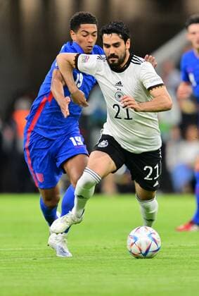 07.06.2022 - UEFA Nations League - Länderspiel: Deutschland Germany gg England United Kingdom - - Ilkay Gündogan Guendogan (21, Deutschland ) vor Jude Bellingham (19, England )